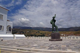 Denkmal des unbekannten Seefahrers an der nördlichen Spitze von Andros-Stadt